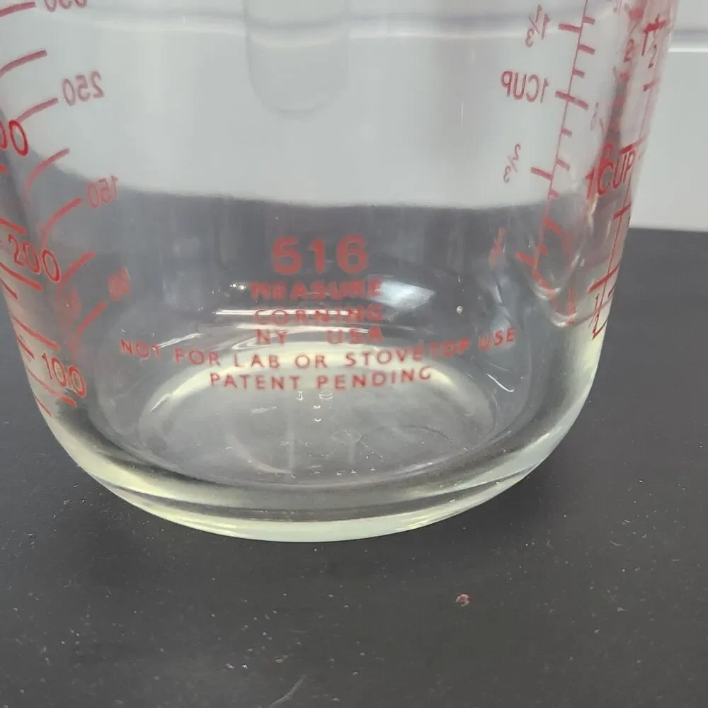 Set of 2 Vtg Pyrex Glass Measuring Cups 2 & 1 Cup Red Letter Corning USA 516 508